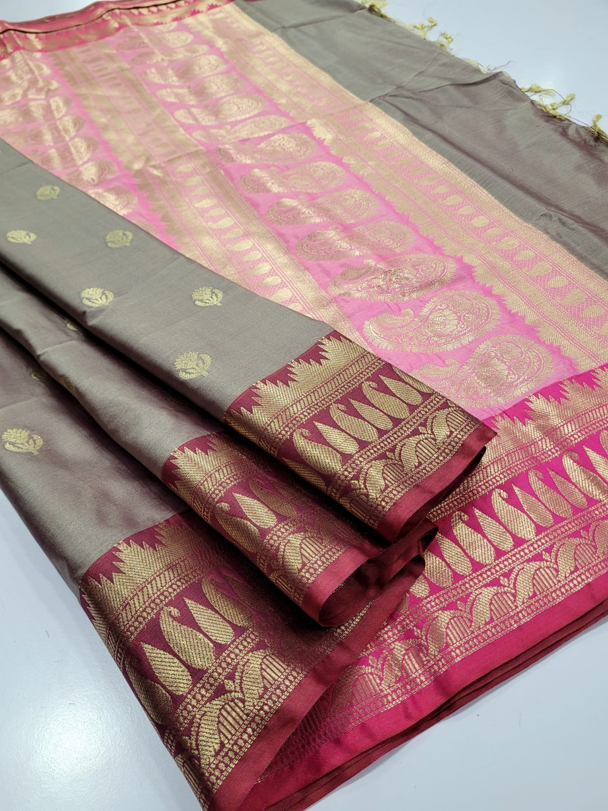 1005185621.jpg Elite Pochampally Softsilk Sarees - Image 1